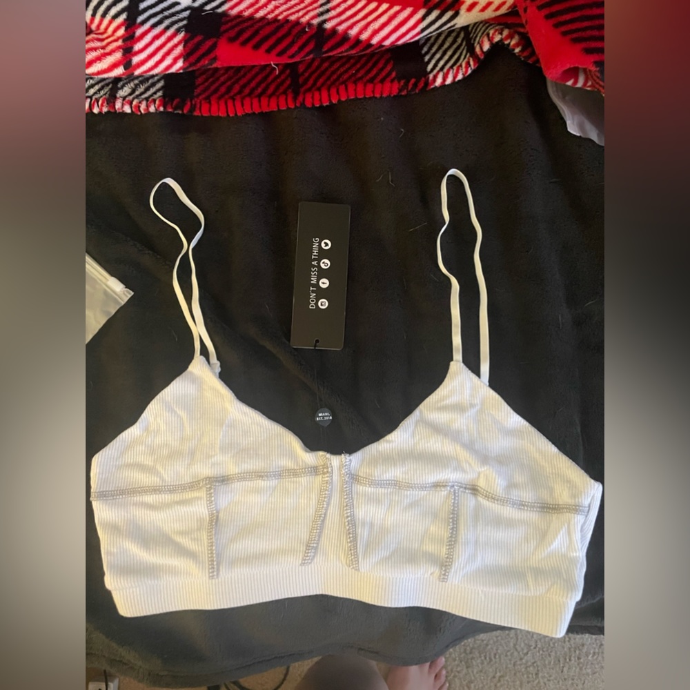Brand new sport bra top from My Outfit online ! Super cute.